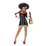 Déguisement pour Adultes Mariachi sexy, couleurs noir, rouge et blanc porté par une femme qui porte un chapeau complet avec une guitare. Bonne qualité et très à la mode.