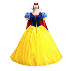 Déguisement Blanche Neige debout de face sur fond blanc