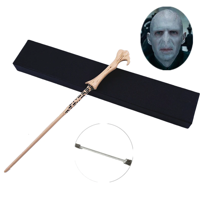 Baguette de Voldemort en bois clair, une photo de son portrait en haut à droite de l'image
