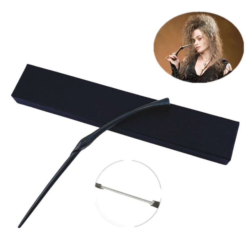 Baguette courbée noire de Bellatrix Lestrange, et la photo de ce personnage en haut à droite de l'image