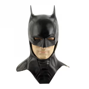 Masque noir de Batman sur une tête en plastique