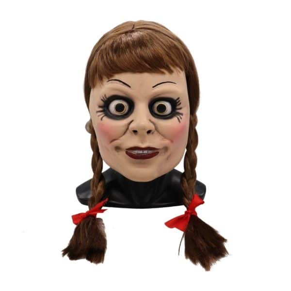Masque du personnage Annabelle posé sur un mannequin tête