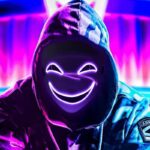 Masque à LED pour Halloween porté par un homme avec une capuche