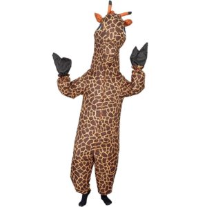 Personne qui porte un costume intégral de girafe gonflable et a les bras en l'air
