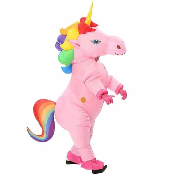 Déguisement Licorne de couleur rose aux poils de couleurs arc-en-ciel et la peau rose