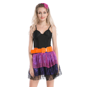 Déguisement pour femme composé d'une robe noir et violet avec une ceinture orange