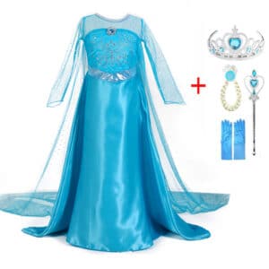 robe bleu avec long voilage à l'arrière, déguisement de la reine des neiges, avec des accessoires présentés en haut à droite