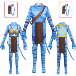 3 costumes d'Avatar, un grand au centre et deux plus petits sur les côtés, debout sur fond blanc