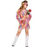 Déguisement robe hippie pour enfants, multicolore porté par une petite fille qui porte une rose et une botte blanche.