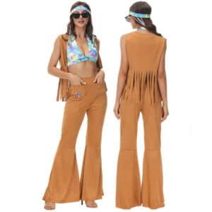 Déguisement hippie vintage peace and love pour femme, marron et bleue porté par une femme qui porte un bandana. Bonne qualité et très à la mode.