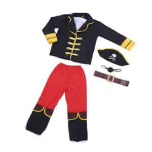 Déguisement pirate pour enfant composé du pantalon rouge, de la veste noir, un haut blanc, un chapeau, un cache oeil et une ceinture, sur fond blanc