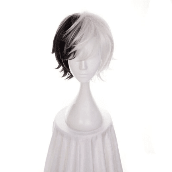 Tête de mannequin portant la perruque cosplay de vampire pour adulte noire et blanche, sur fond blanc.