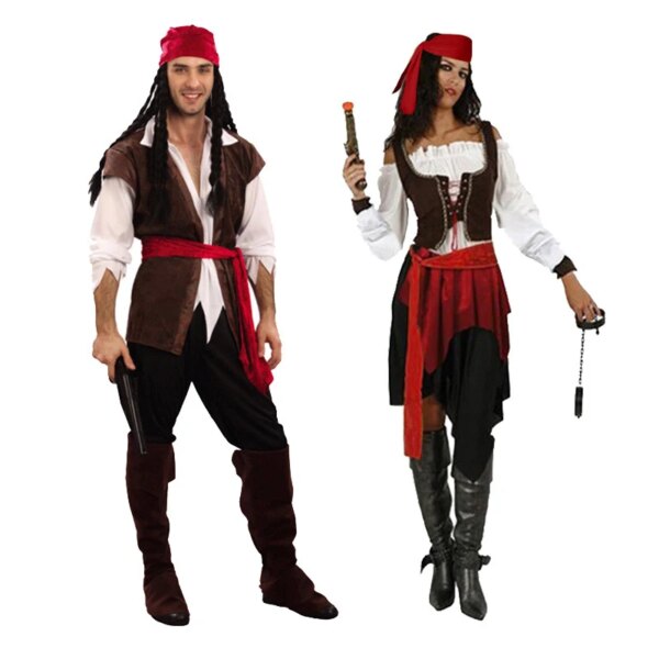 Homme portant le déguisement couple de pirates avec le gilet, la ceinture, le foulard et le pantalon et femme portant aussi le deguisement de pirate avec la jupe, la ceinture, le foulard, la chemise et le gilet, sur fond blanc