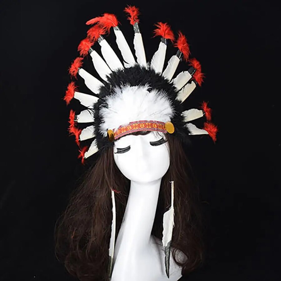 Tête de mannequin portant la coiffe indienne à plumes naturelles noires et rouges, sur fond blanc.