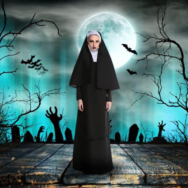 Femme portant un déguisement de bonne soeur pour Halloween