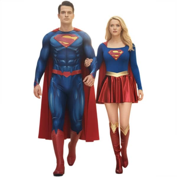 Un couple d'un homme portant un déguisement superman et une femme portant un déguisement supergirl, rouge et bleu, marchant en se tenant le bras sur un fond blanc uni.
